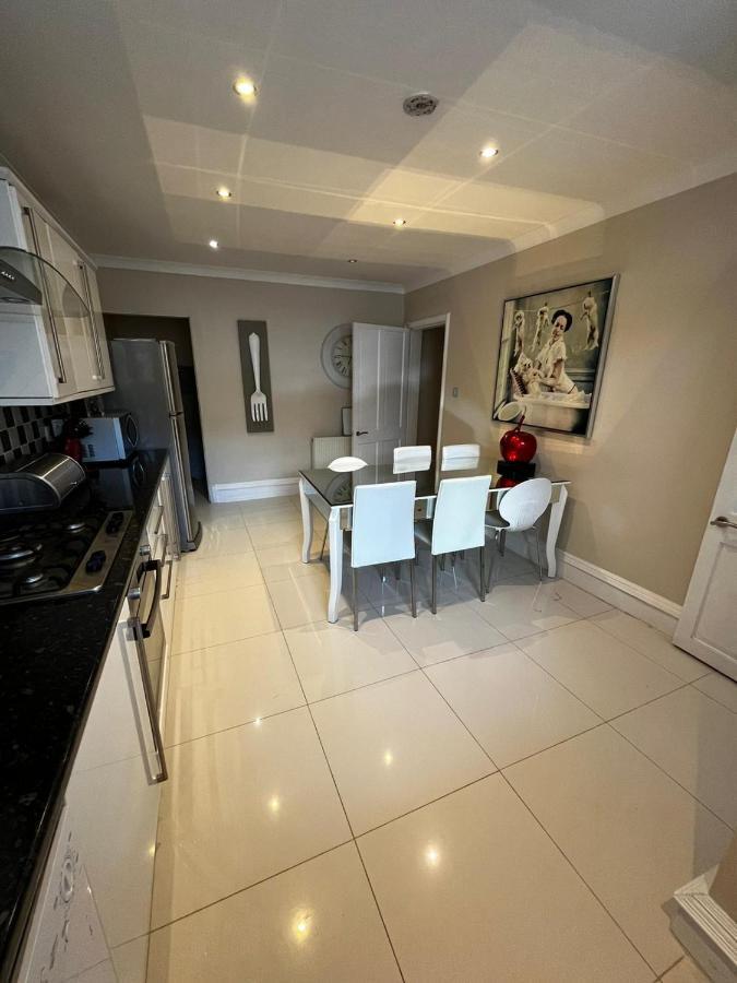West End -Stunning, 2 Bedroom, Main Door Flat With Private Parking — Photos 2