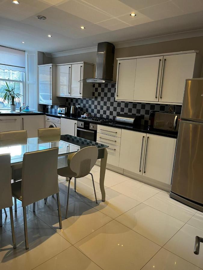 West End -Stunning, 2 Bedroom, Main Door Flat With Private Parking — Photos 1
