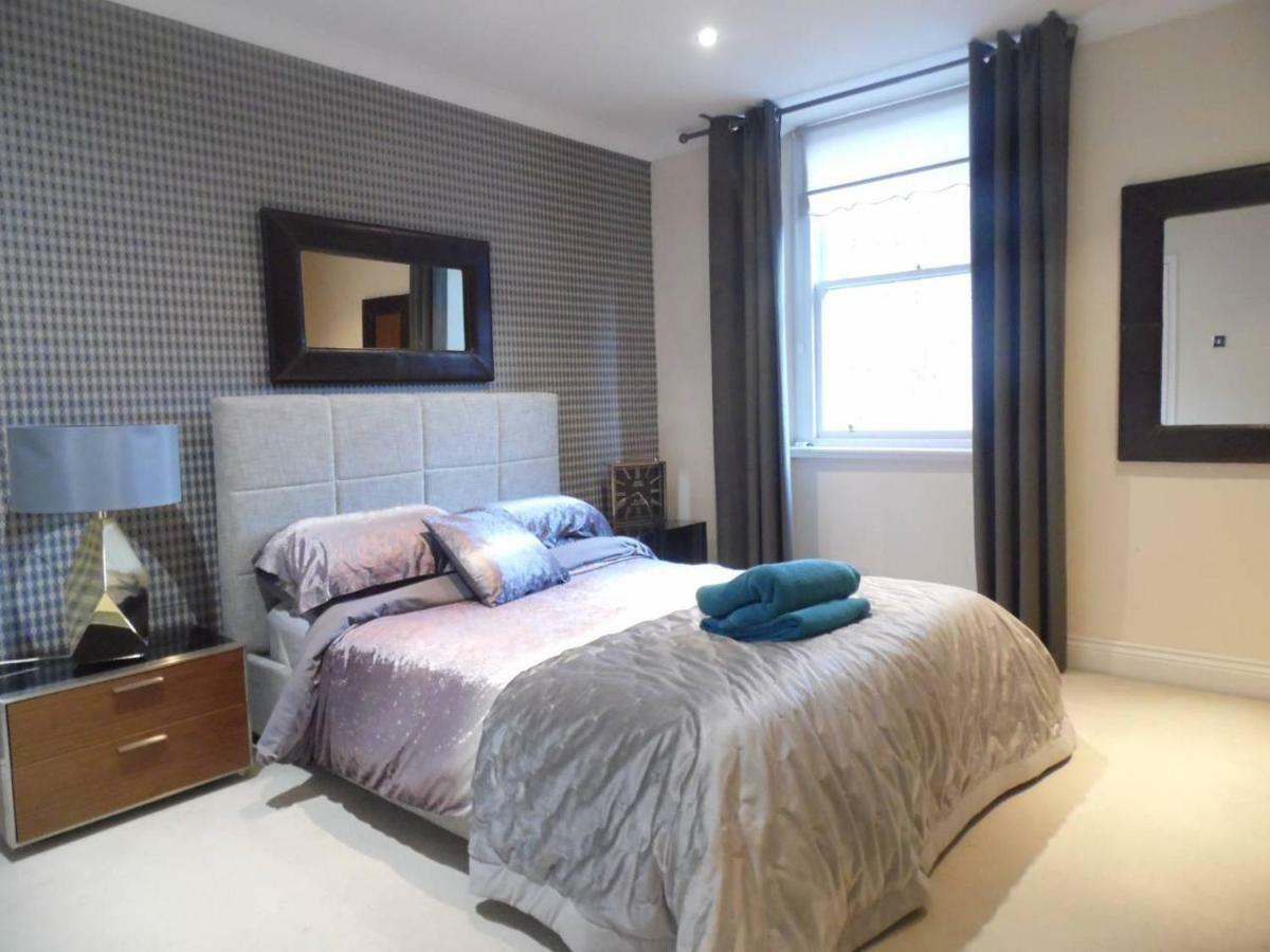West End -Stunning, 2 Bedroom, Main Door Flat With Private Parking, Glasgow